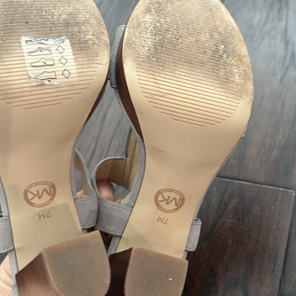 Michael Michael Kors Berkeley T Strap Sandals - Picture 7 of 7
